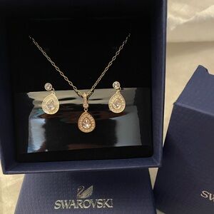 Swarovski earring necklace set